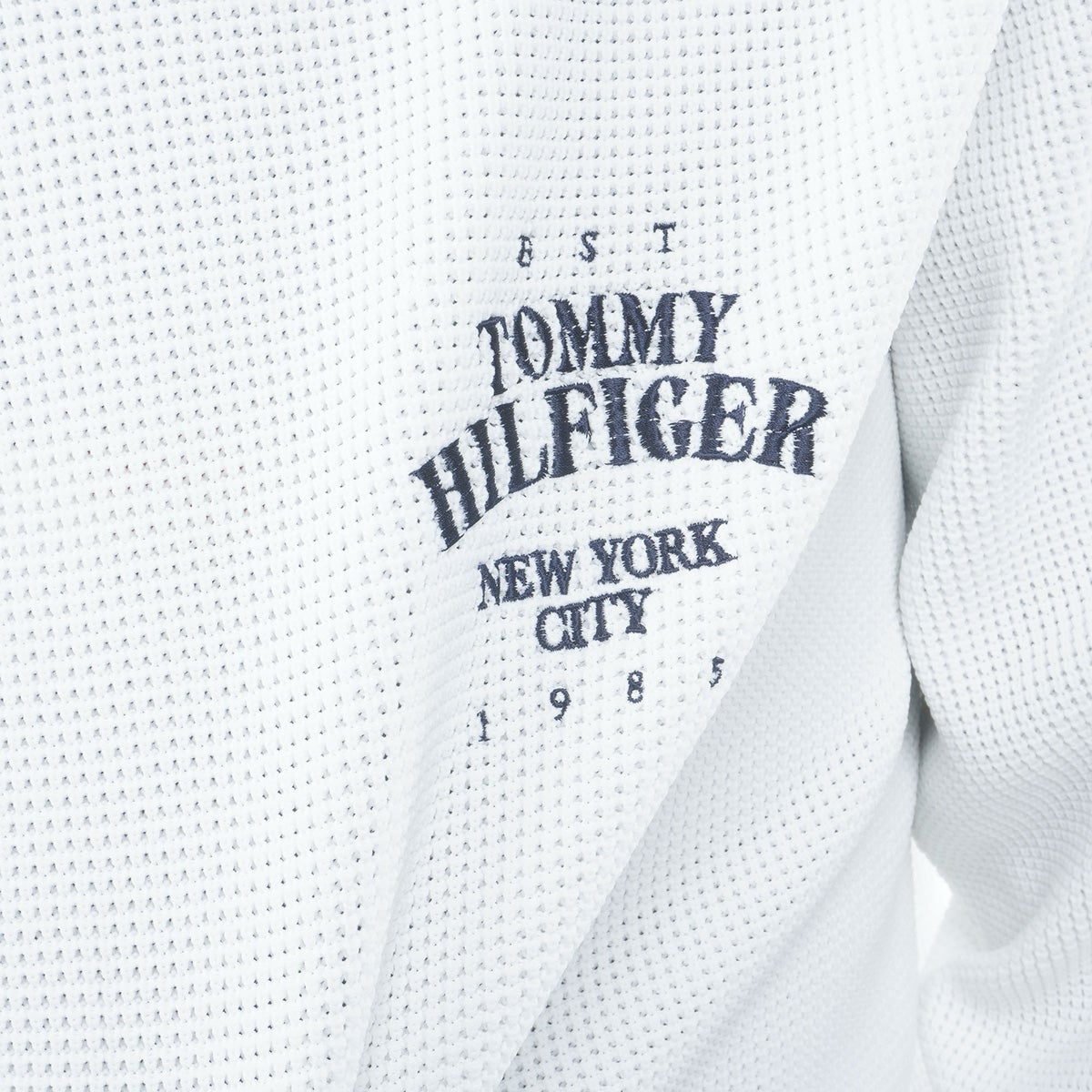 【吉田優利プロ着用（衿高6cm）】[トミー ヒルフィガー ゴルフ] TOMMY HILFIGER GOLF メンズ 撥水 Vネック チルデンニット　THMA651　オフホワイト　詳細7